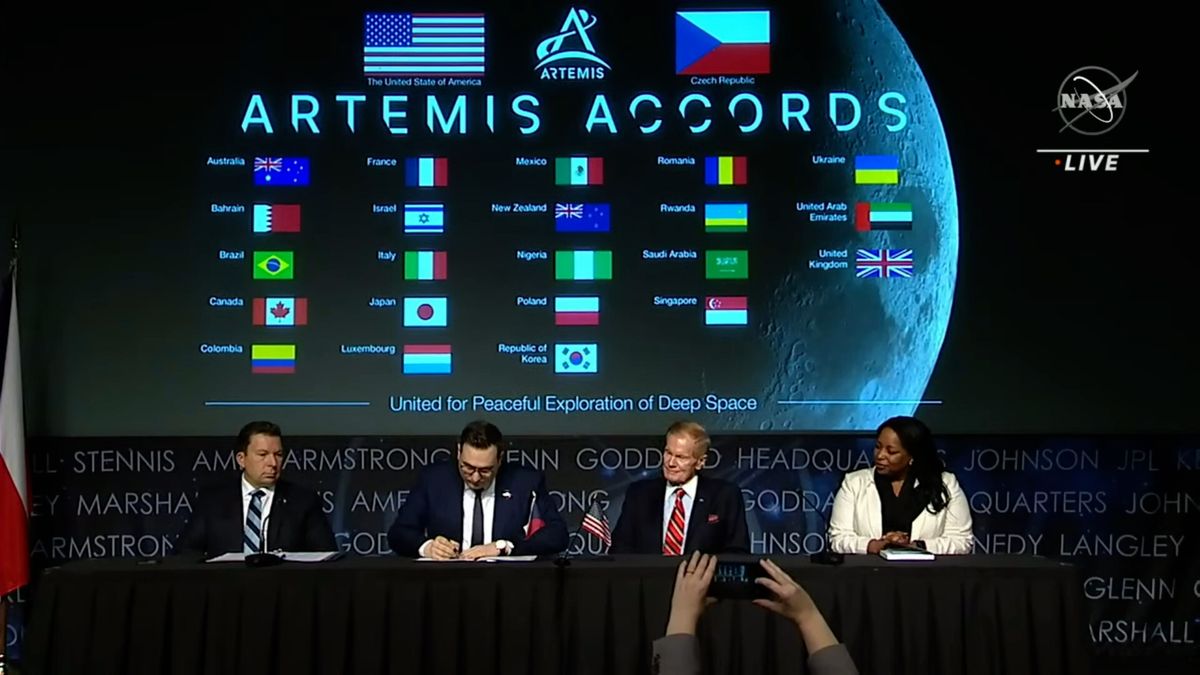 Lipavský v USA podepsal ujednání o spolupráci na průzkumu Měsíce